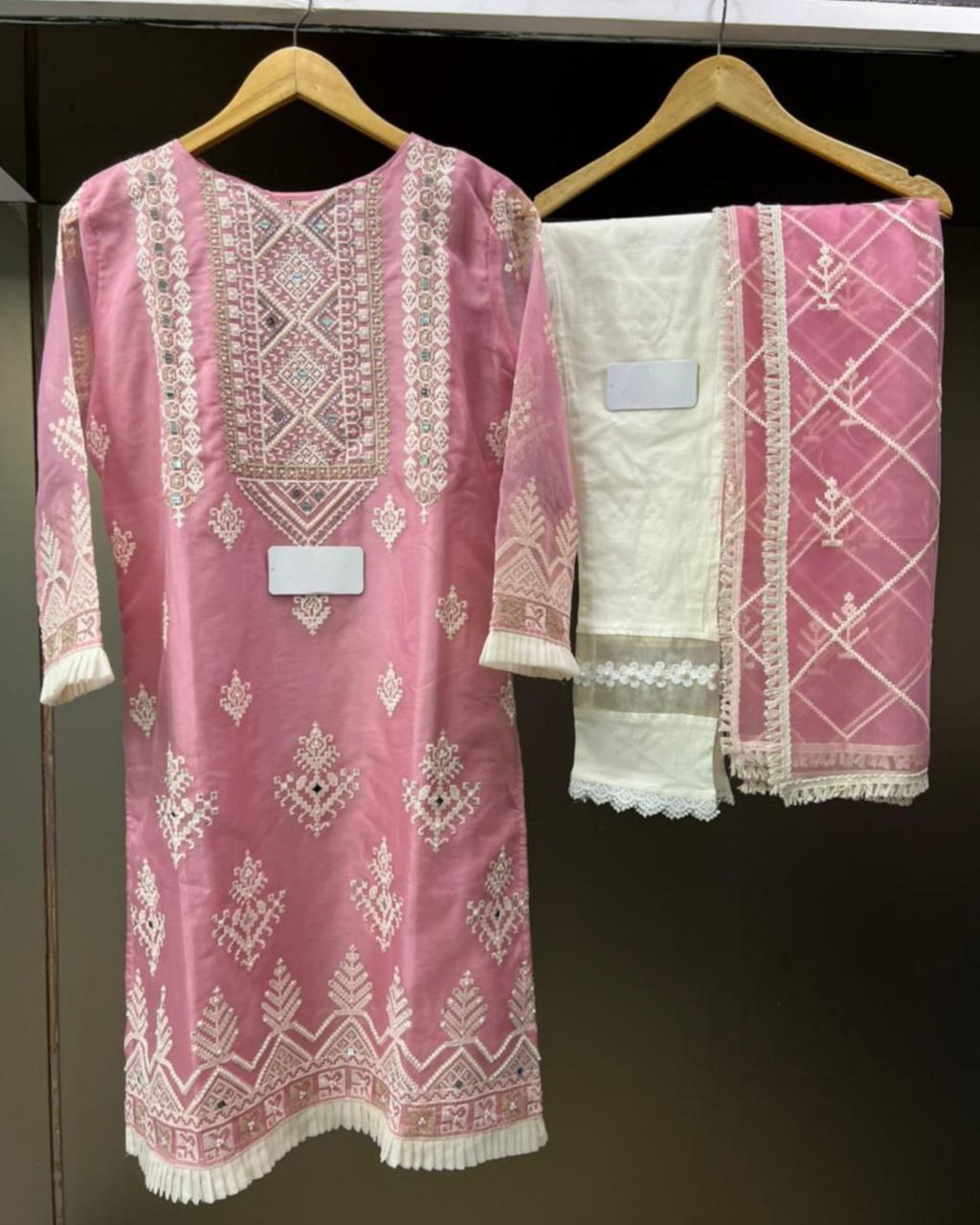 Casual Pink-White Pure Cotton Fancy Thread Work Pakistani Salwar Suit With Dupatta (LQAF1097)