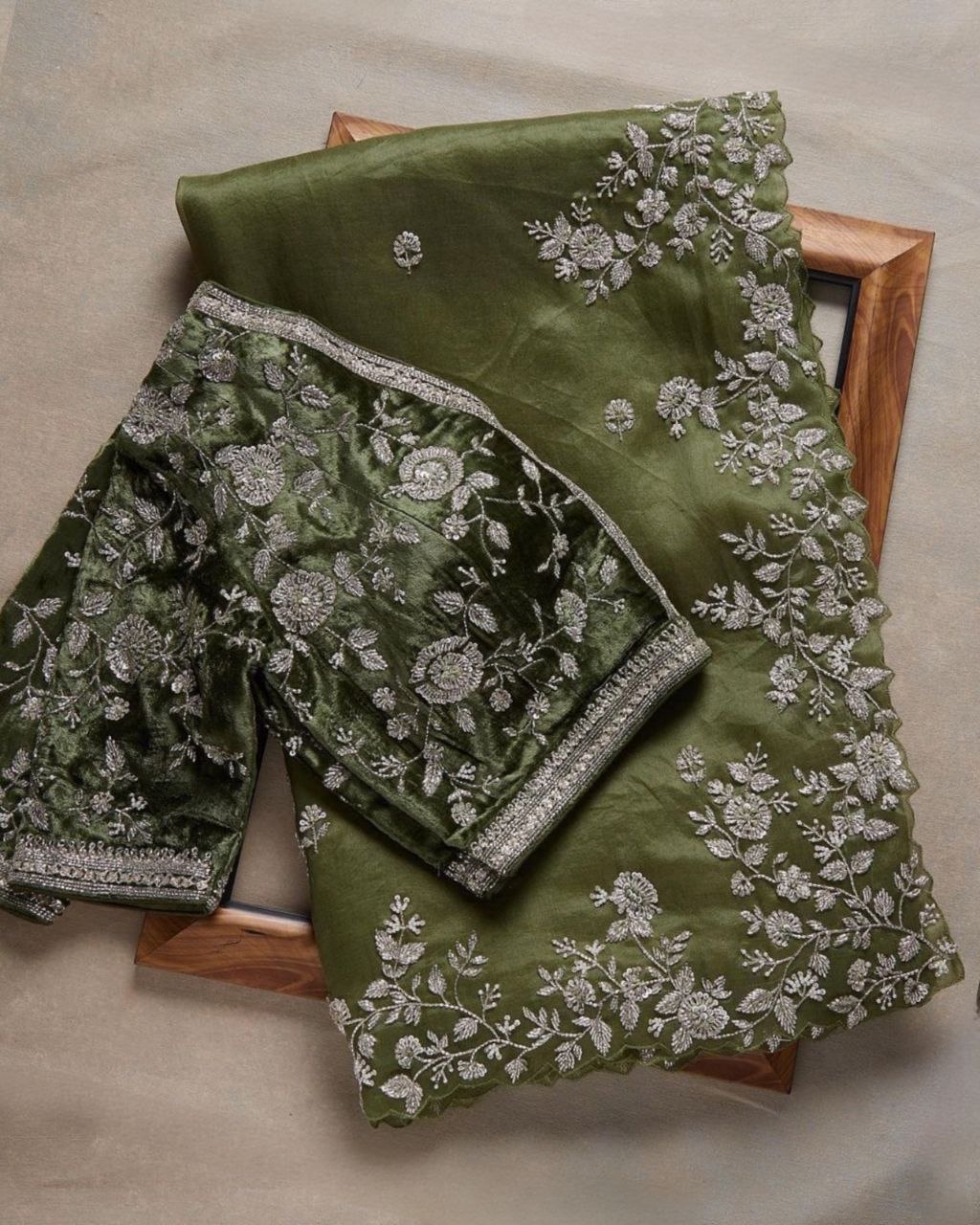Dark Green Organza Silk Embroidery Work Saree With Blouse (LQRVNX125DARKGREEN)