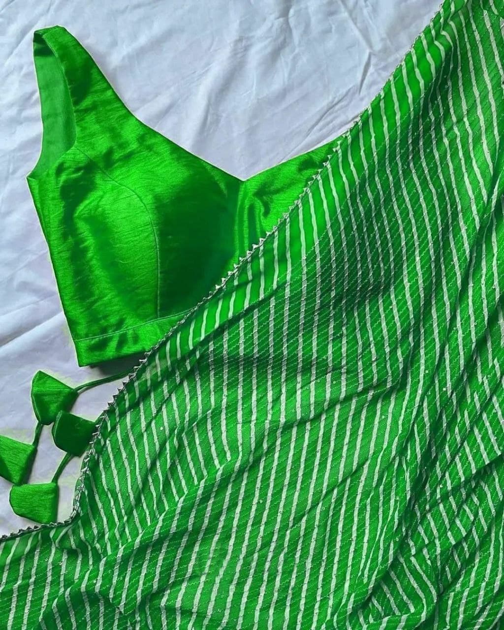 Green Georgette Silk Laheriya Printed Saree With Blouse (LQKD307GREEN)